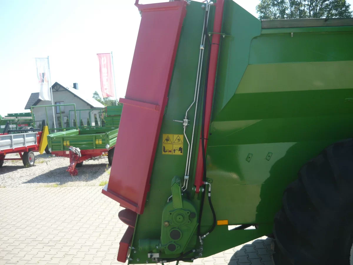 rozrzutnik obornika Pronar 10t jednoosiowy NV161/3 zasuwa + deflektory