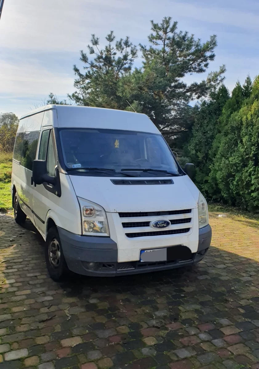 Wynajem busa 9-osobowego marki Ford Transit 2009r.