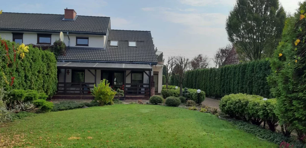 Sprzedam dom Skierniewice w szeregu wolną od zgielku miasta