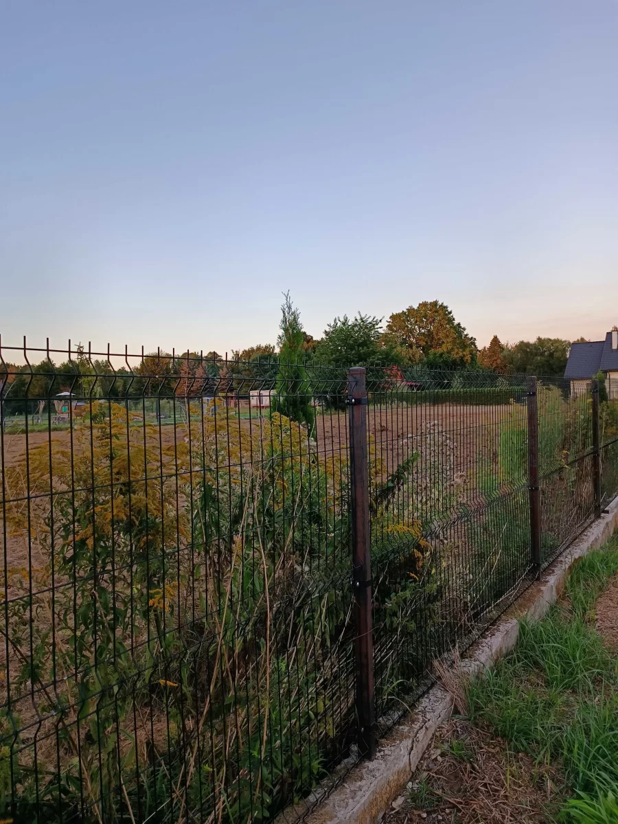 Sprzedam działkę budowlaną 1000m2 lub 2200m2