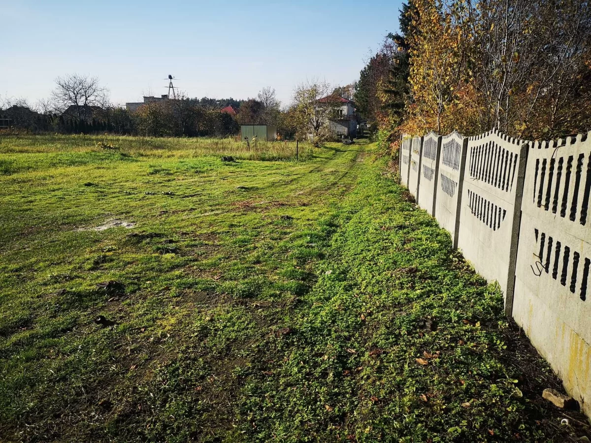 Sprzedam działkę budowlaną klucze