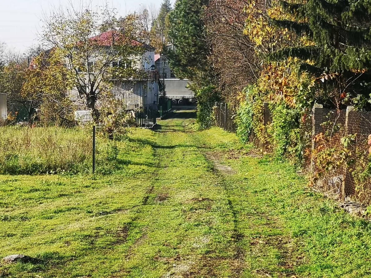 Sprzedam działkę budowlaną klucze