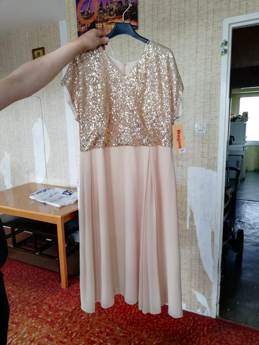 Sukienka ślubna beżowa XLL, buty ślubne rozmiar 39 i torebka ślubna.
