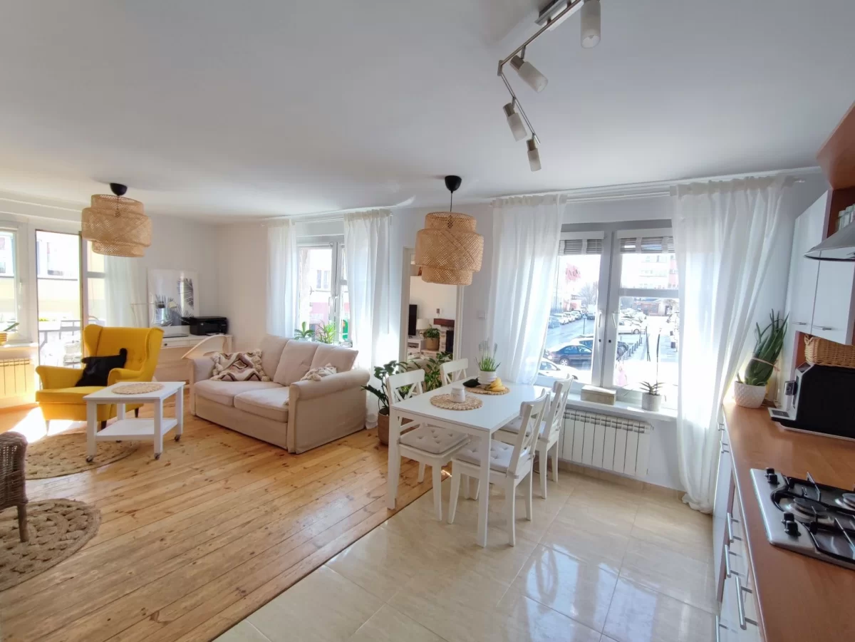 Mieszkanie 1 piętro 2 pokoje Balkon Centrum Kominek Strych Piwnica