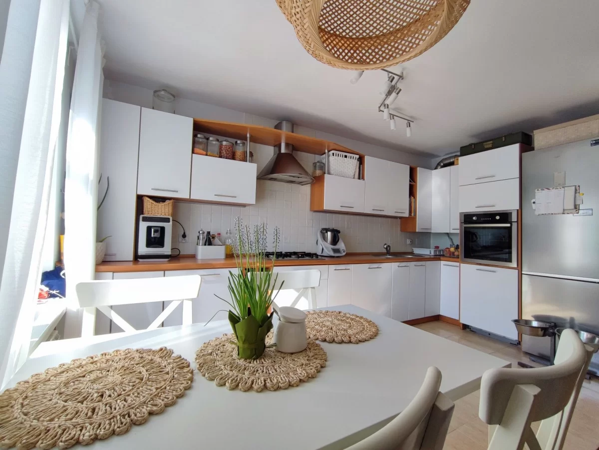Mieszkanie 1 piętro 2 pokoje Balkon Centrum Kominek Strych Piwnica