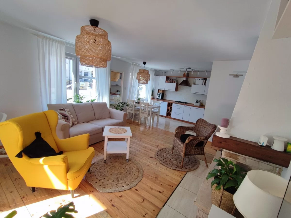 Mieszkanie 1 piętro 2 pokoje Balkon Centrum Kominek Strych Piwnica