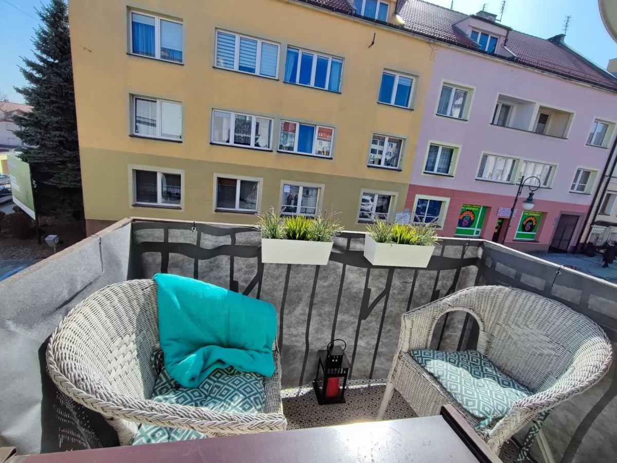 Mieszkanie 1 piętro 2 pokoje Balkon Centrum Kominek Strych Piwnica