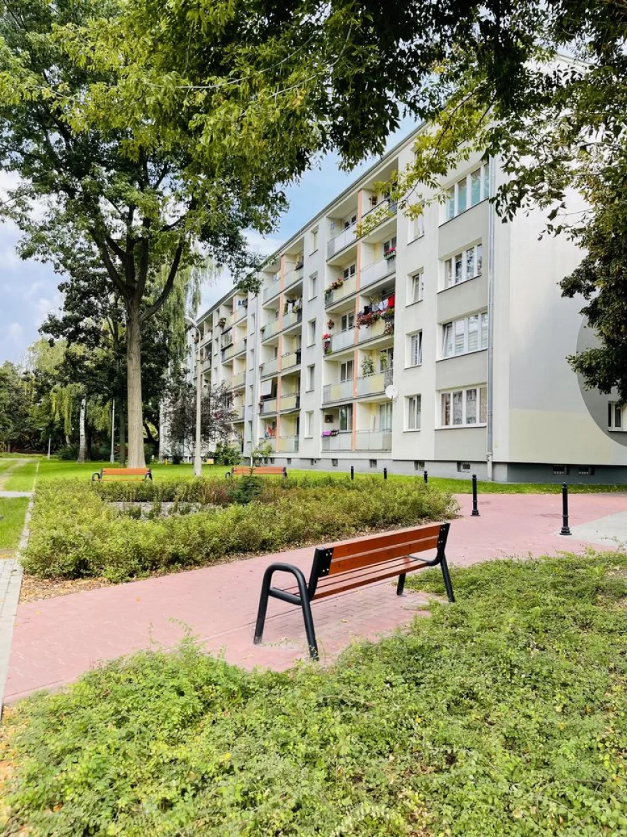 Mieszkanie 65 m2,ul.Leśna 13, 3 pokoje,4 piętro, balkon,piwnica,jasne