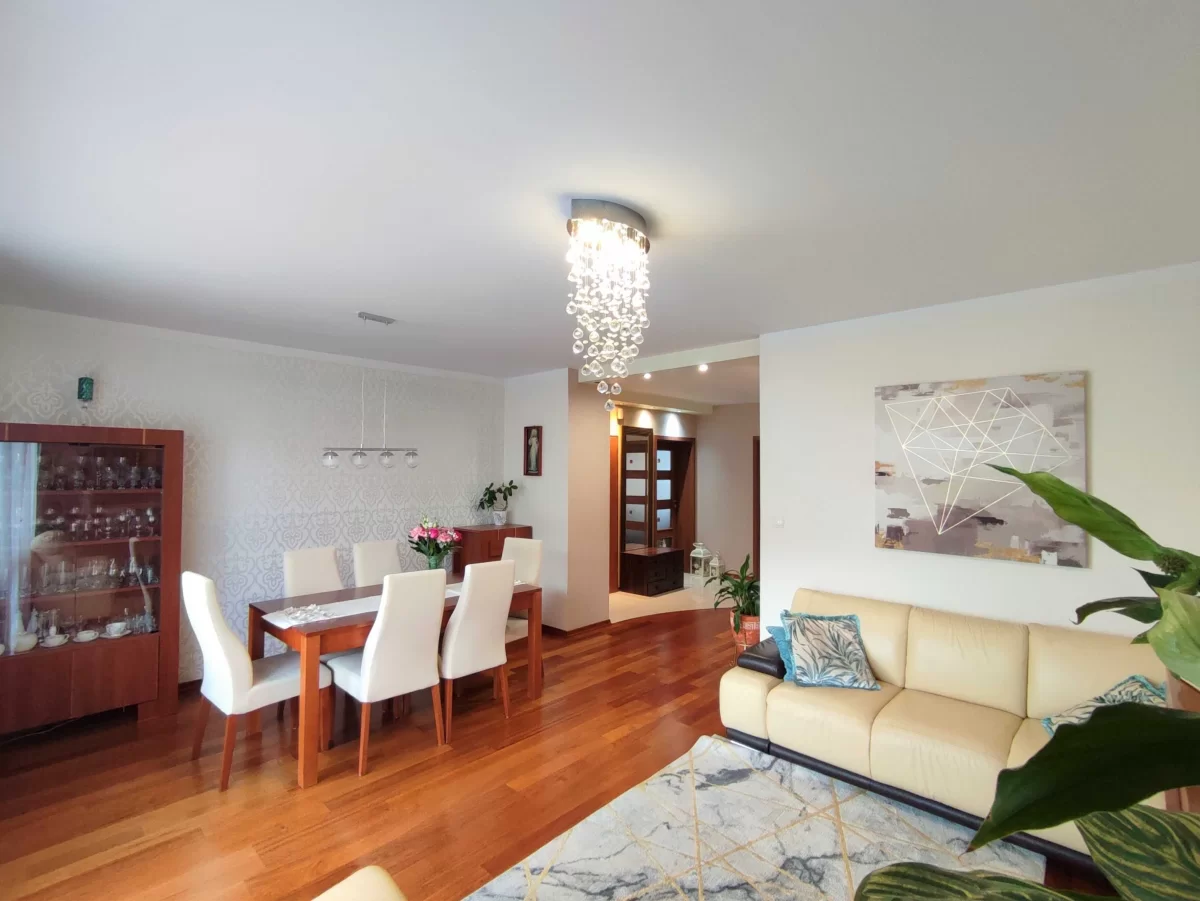 Przytulne 3 pokoje | 73,3m2 | Balkon | Apartamentowiec | Zalesie