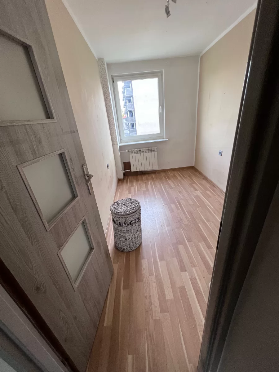 Centrum Miasta, 3 pokoje. 2 piętro. Zamknięty Parking, Piwnica