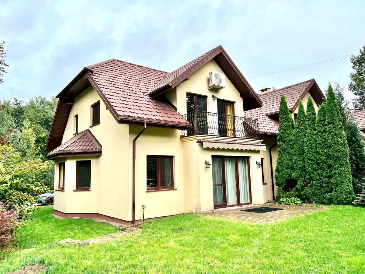 Bardzo wysoki standard; 5 minut od kolejki WKD Okrężna, bliźniak