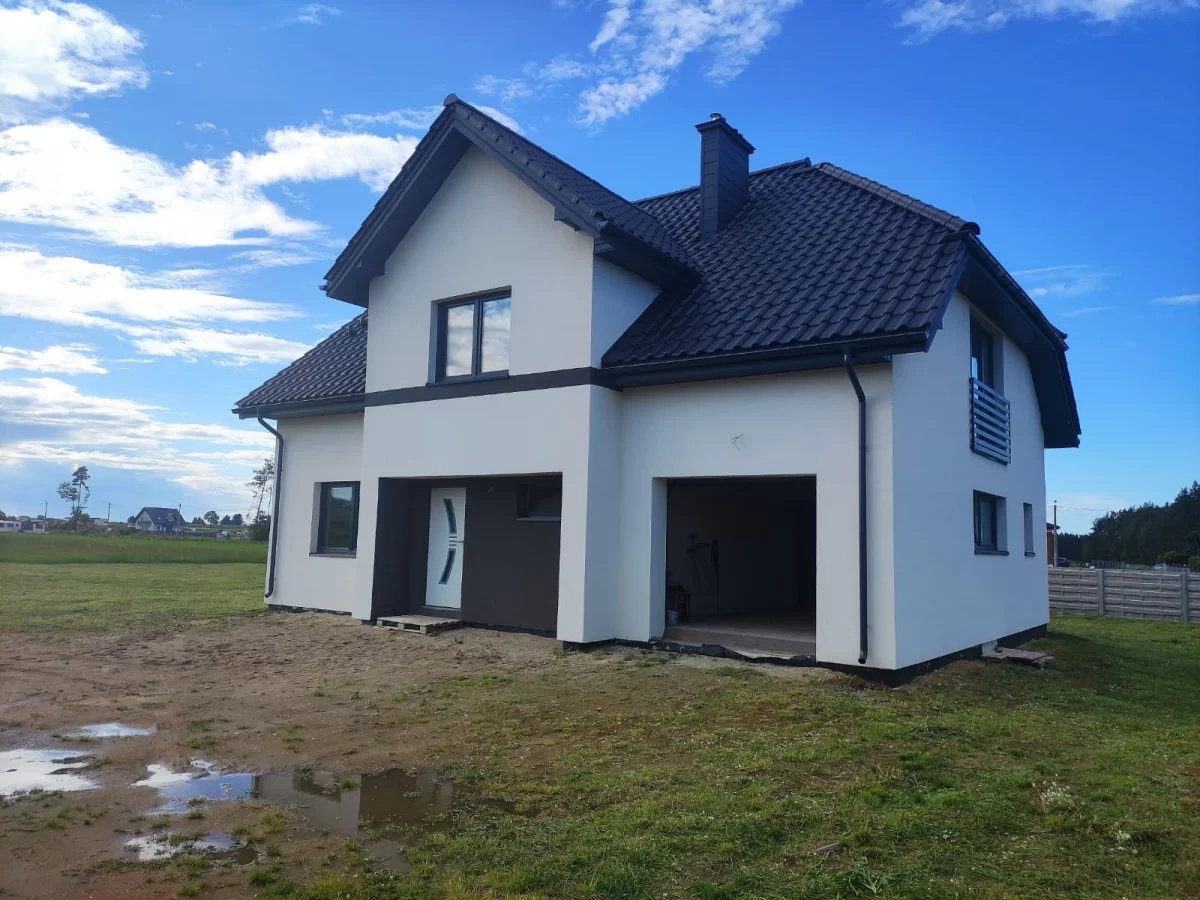 Nowy dom wolnostojący na osiedlu Młynowym przy ulicy Ładnej.