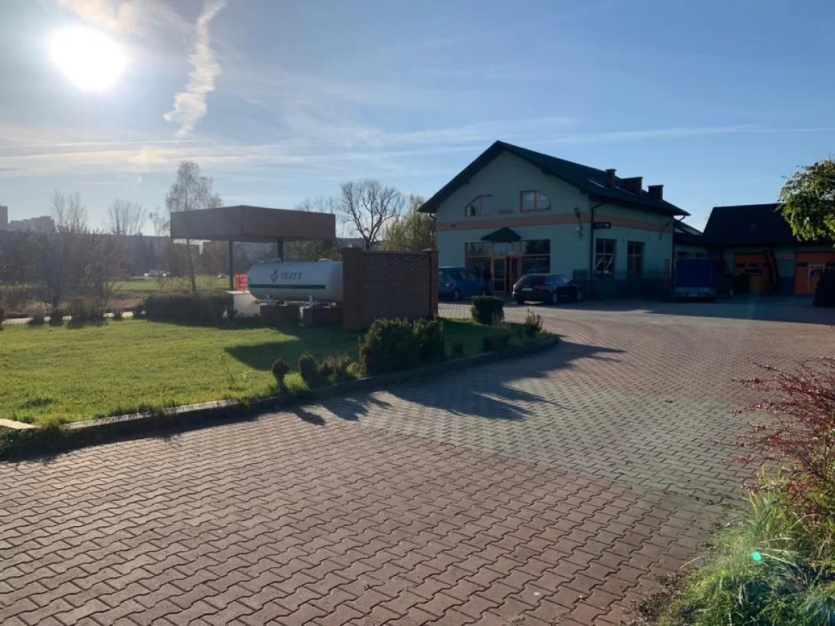 Sprzedam Dom wraz z zabudowaniami pod inwestycję