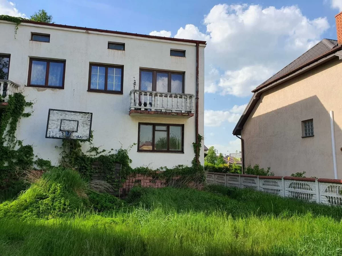 Dom bliźniak, doskonała lokalizacja, potencjał inwestycyjny.