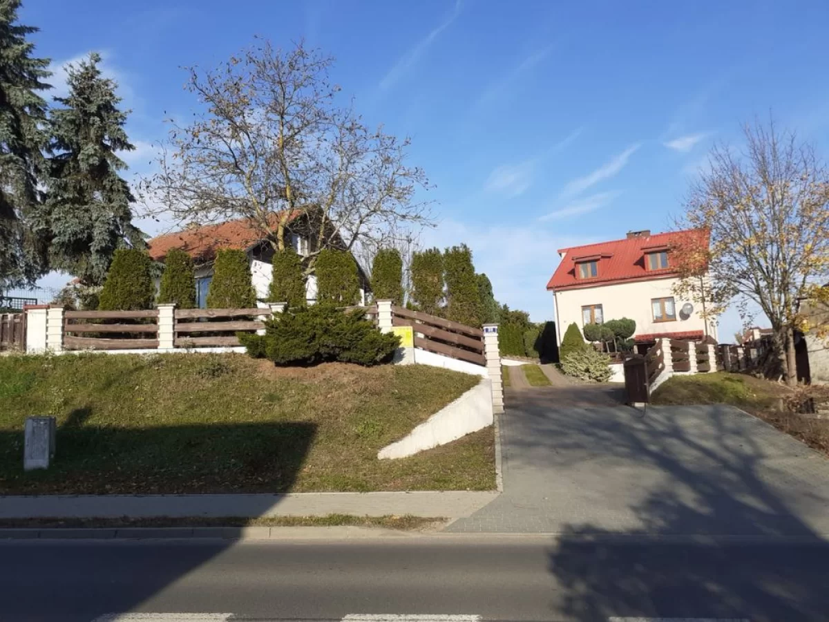 Dom nad jeziorem !!! Duża działka. Dwa osobne wejscia.Bezpośrednio