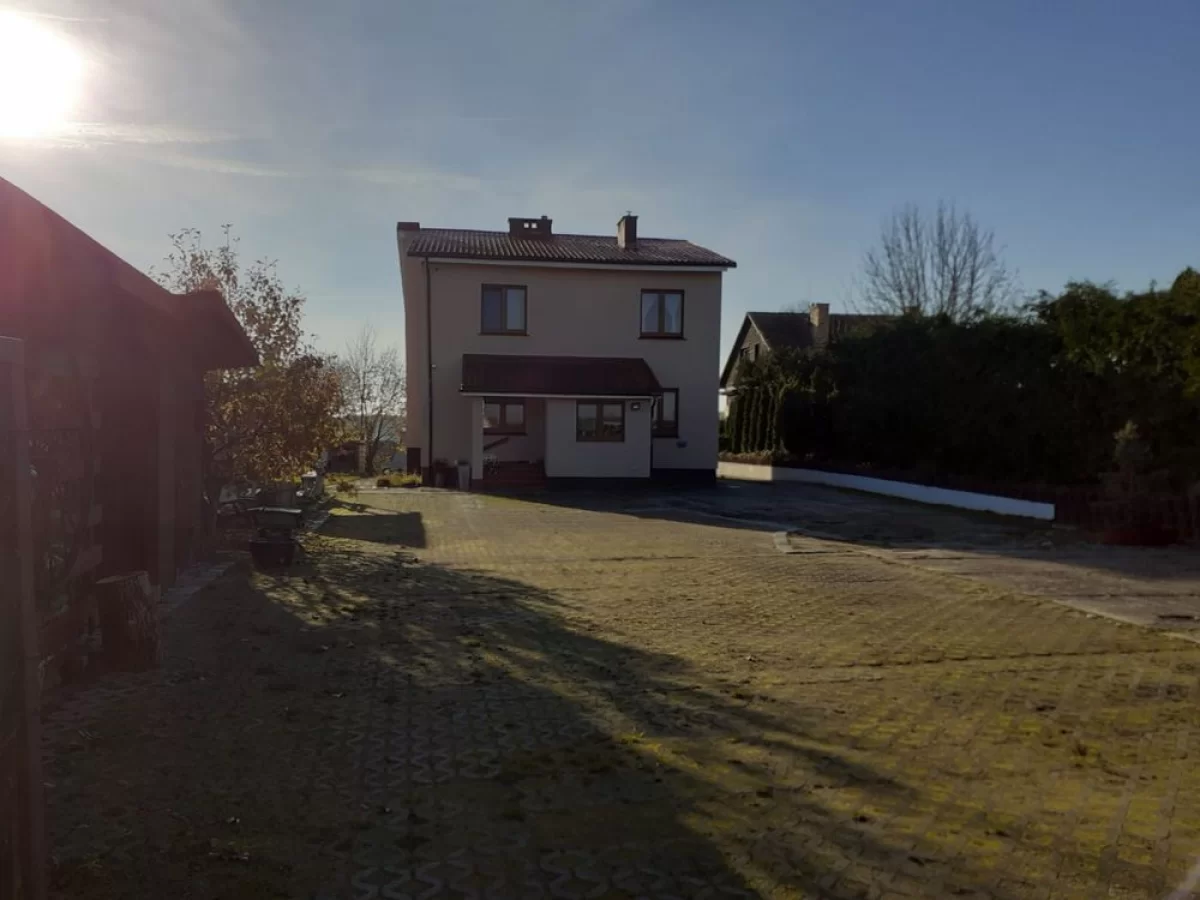 Dom nad jeziorem !!! Duża działka. Dwa osobne wejscia.Bezpośrednio