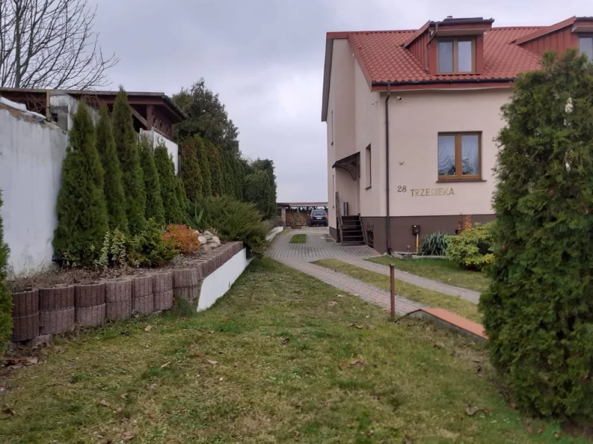 Dom nad jeziorem !!! Duża działka. Dwa osobne wejscia.Bezpośrednio