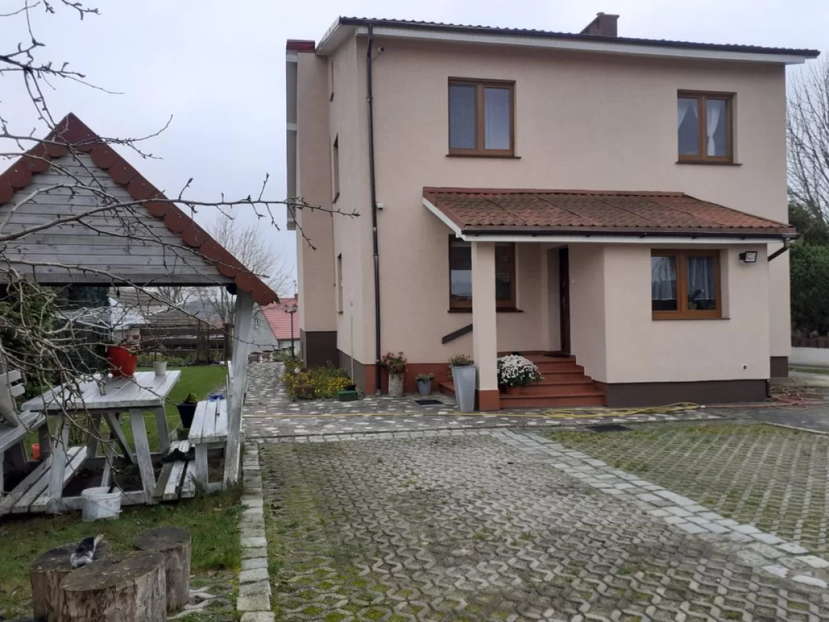 Dom nad jeziorem !!! Duża działka. Dwa osobne wejscia.Bezpośrednio