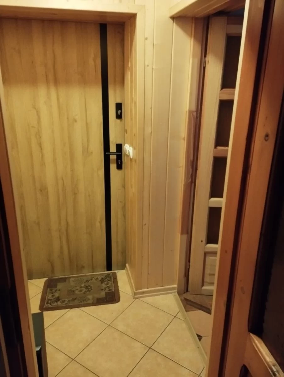 Wynajmę apartament z aneksem kuchennym łazienka pokój z sypialnią
