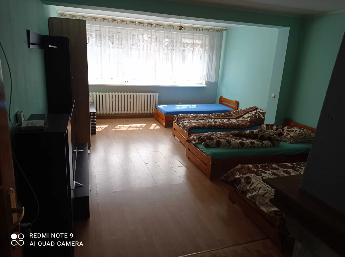 Wynajmę mieszkanie dla 6-10 osób w domku jednorodzinnym.