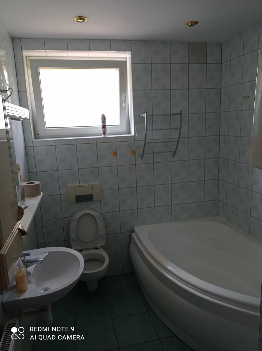 Wynajmę mieszkanie dla 6-10 osób w domku jednorodzinnym.