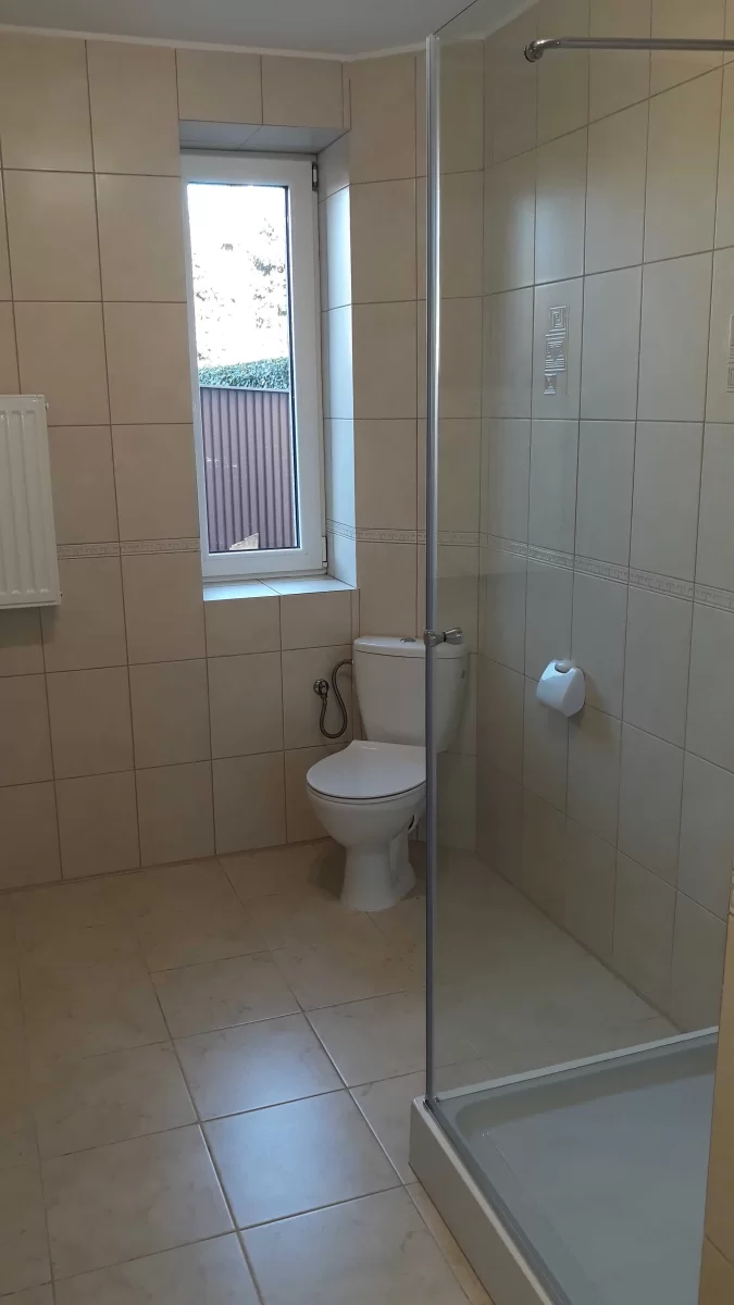 Wynajmę przestronną kawalerkę w kamienicy