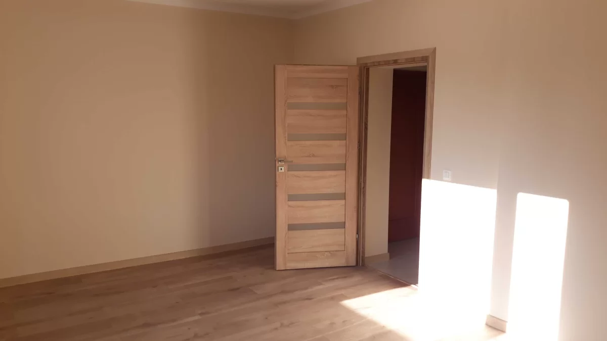 Wynajmę przestronną kawalerkę w kamienicy