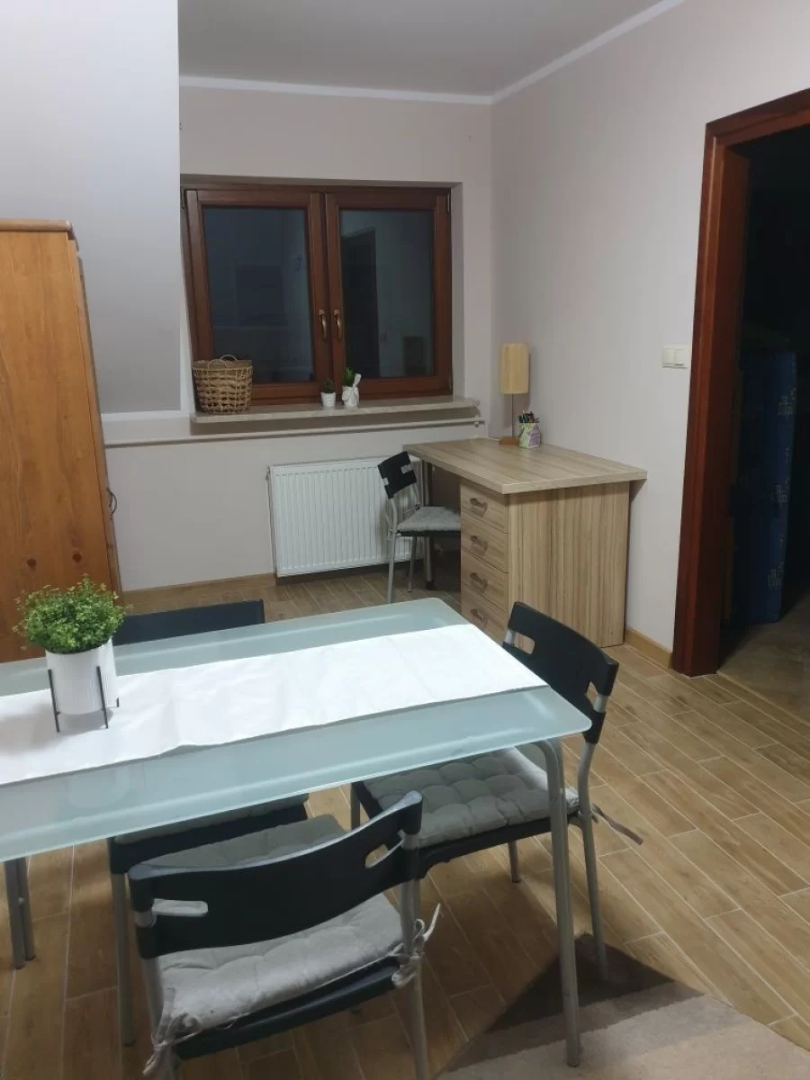 Samodzielna kawalerka w centrum Kobyłki, oferta zawiera wszelkie opłat