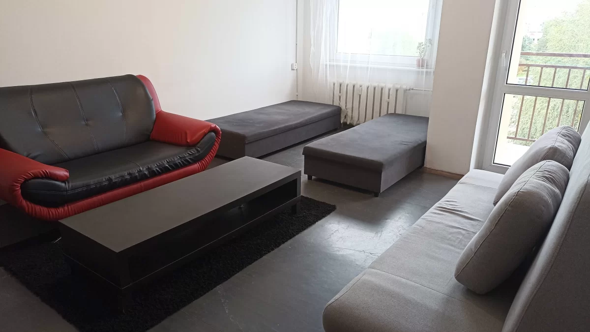 Wynajmę od zaraz mieszkanie 3-pokojowe w Knurowie dla max 8 osób
