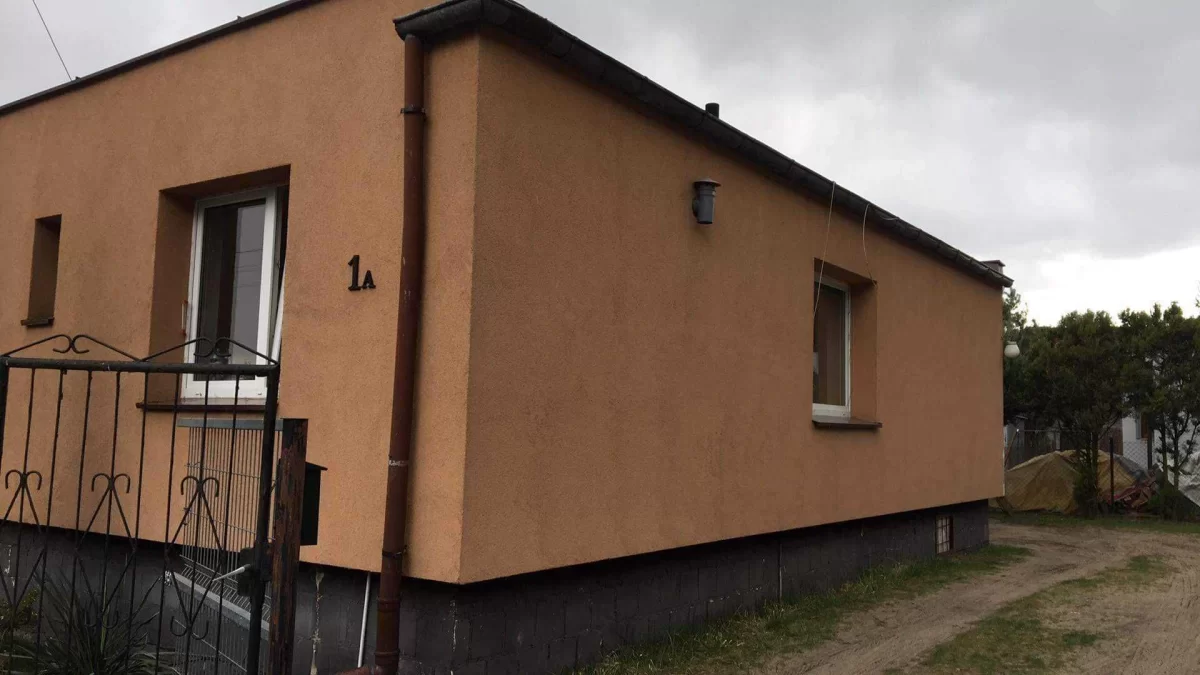 Wynajmę dom z garażem.