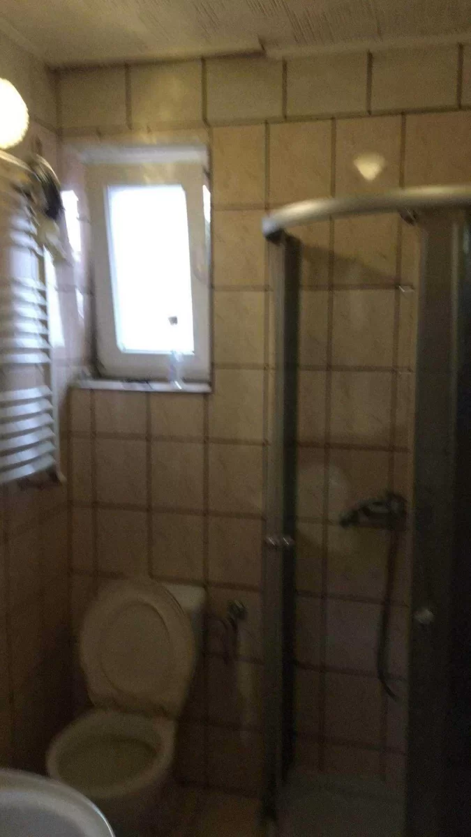 Wynajmę dom z garażem.