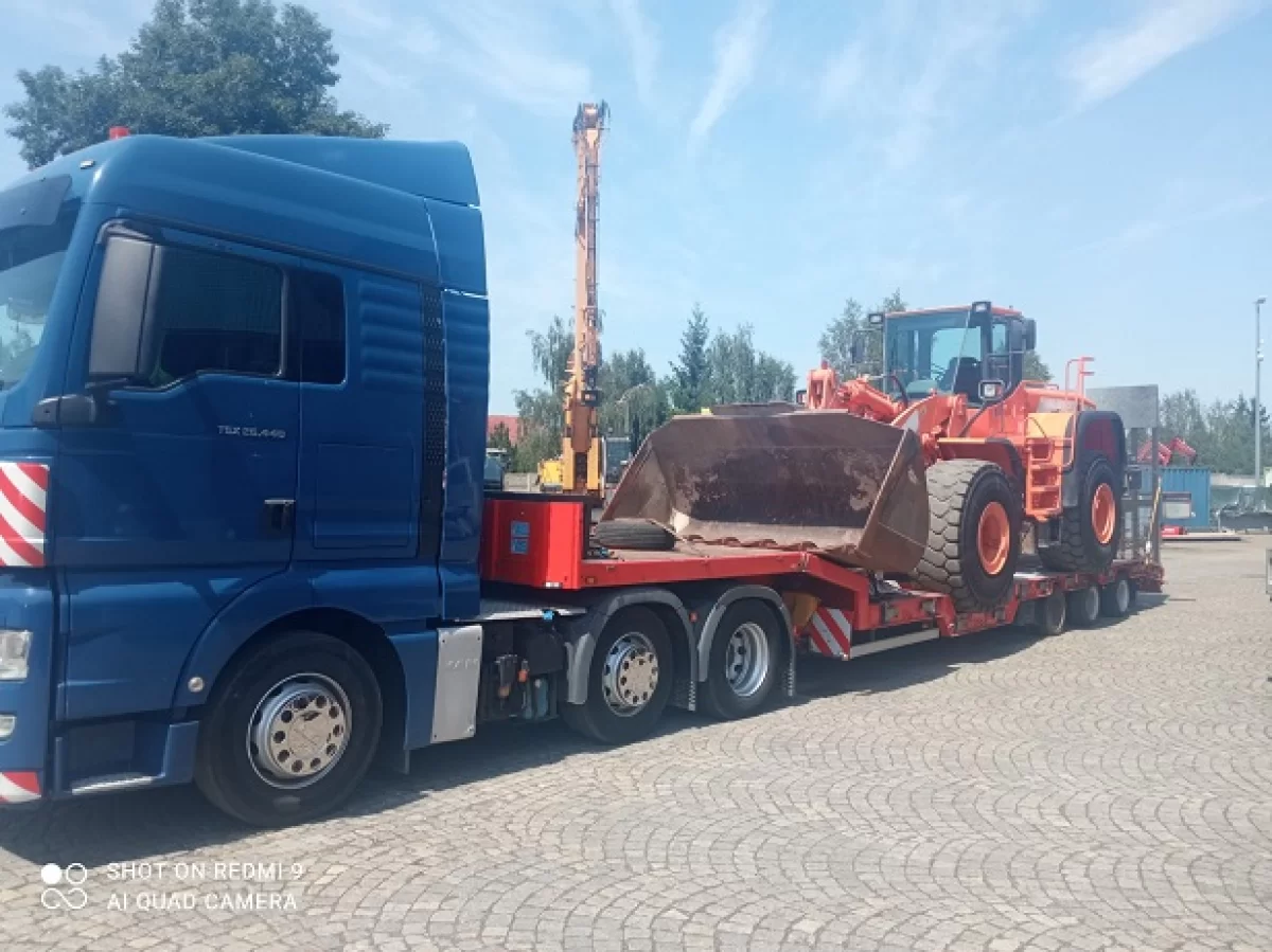 Transport maszyn 24 ton , pomoc drogowa, laweta Poznań Wielkopolska