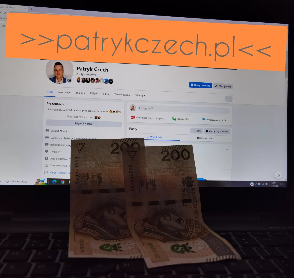 Praca Zdalna przed komputerem -smartfonem