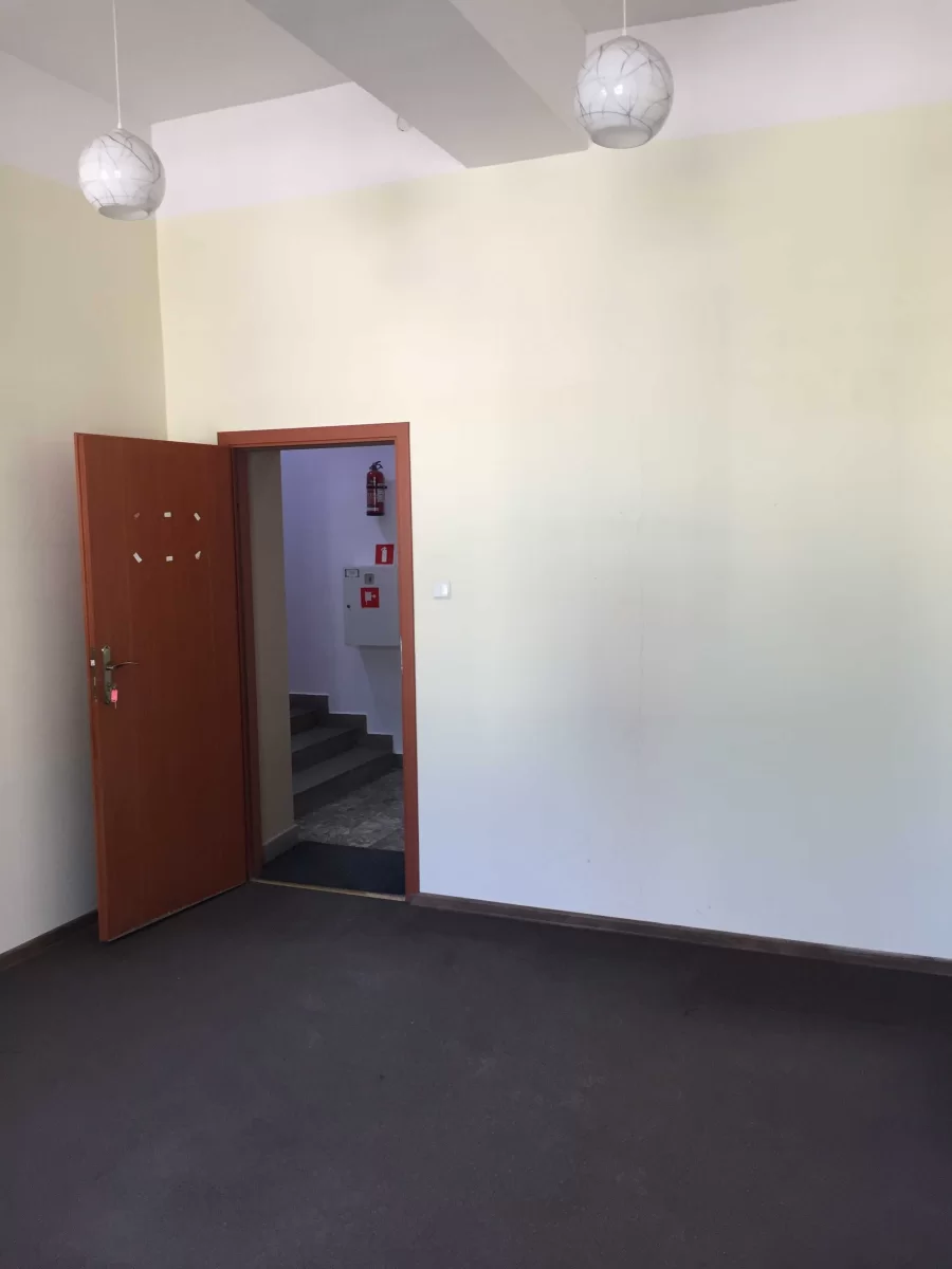 Wynajmę lokal ok. 30m2 ŚCISŁE CENTRUM CIECHANOWA
