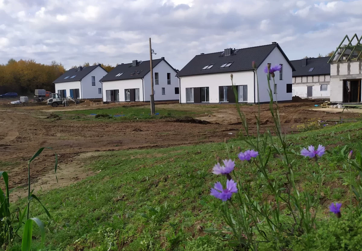 Sprzedam dom 102 m2 do zamieszkania, duży ogród, dwa miejsca postojowe