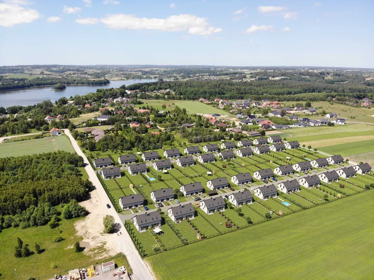 Sprzedam dom 102 m2 do zamieszkania, duży ogród, dwa miejsca postojowe