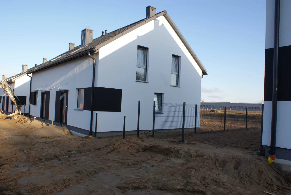 Sprzedam dom 102 m2 do zamieszkania, duży ogród, dwa miejsca postojowe