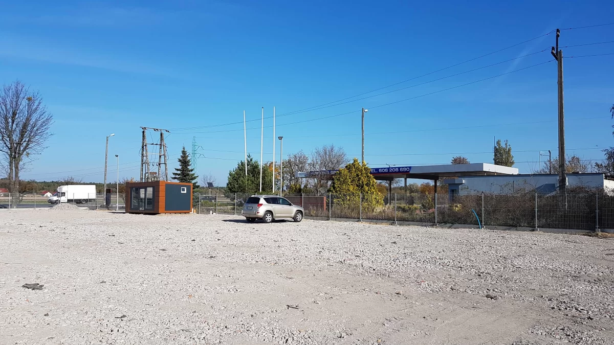 wynajme plac 2000 m2 z biurem ,przy trasie E92 Sochaczew - Błonie