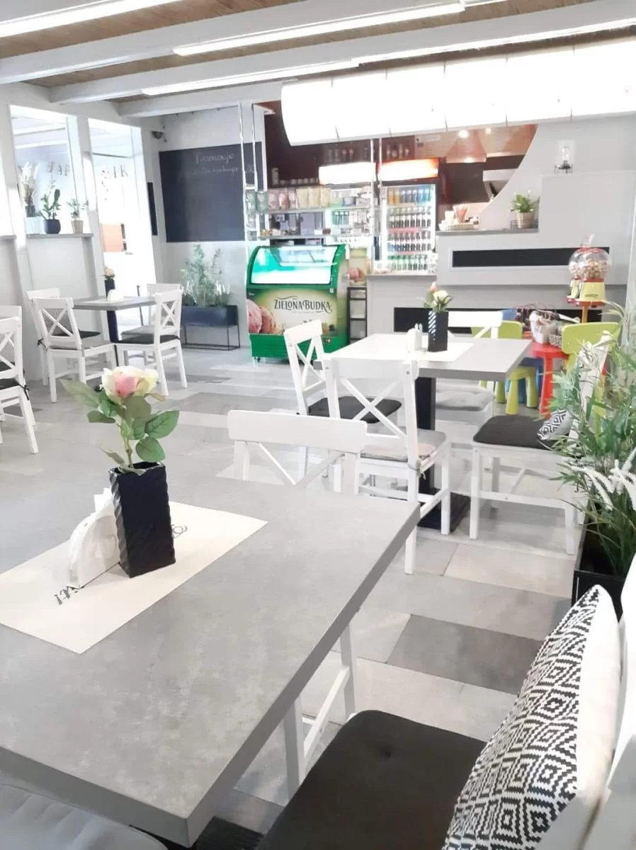 Odstąpię lokal gastronomiczny Kawiarenka w centrum Radlina na basenie