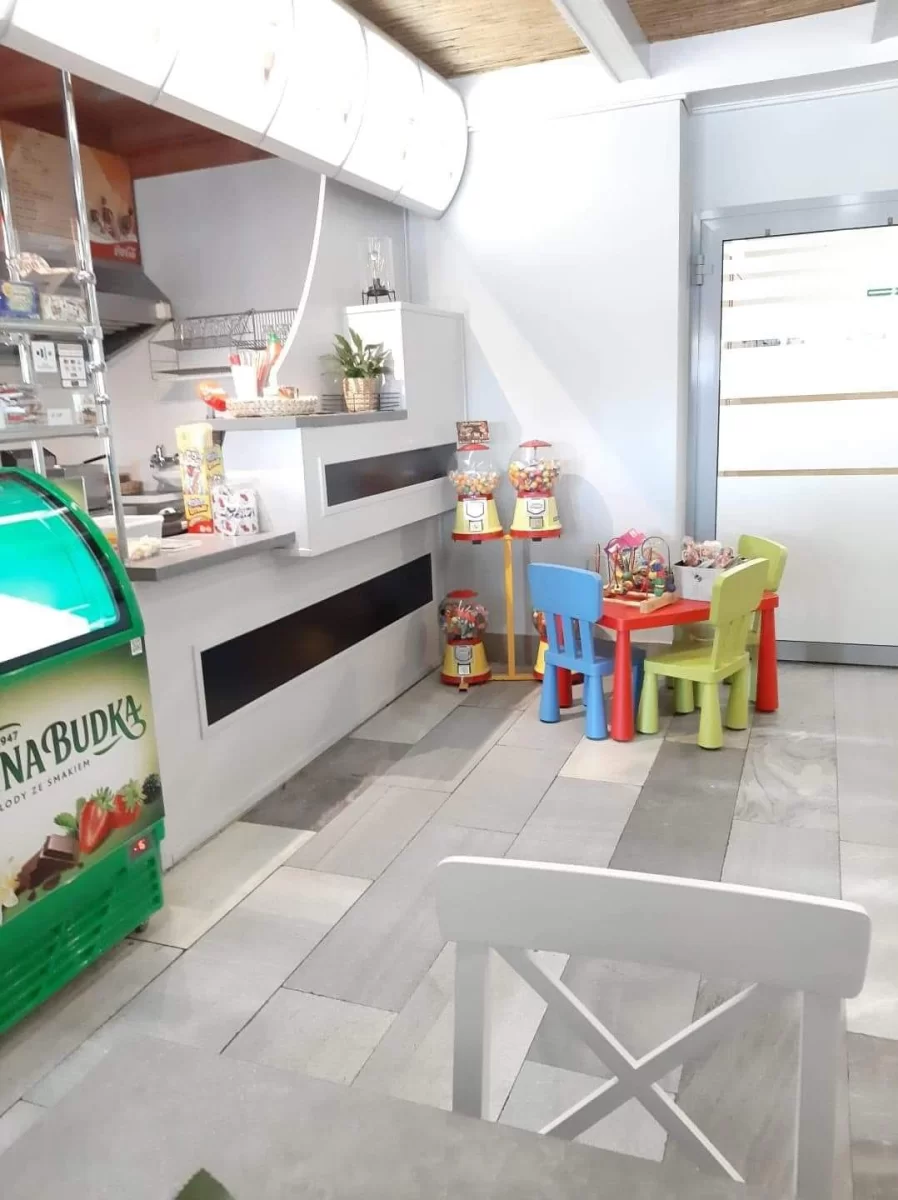 Odstąpię lokal gastronomiczny Kawiarenka w centrum Radlina na basenie