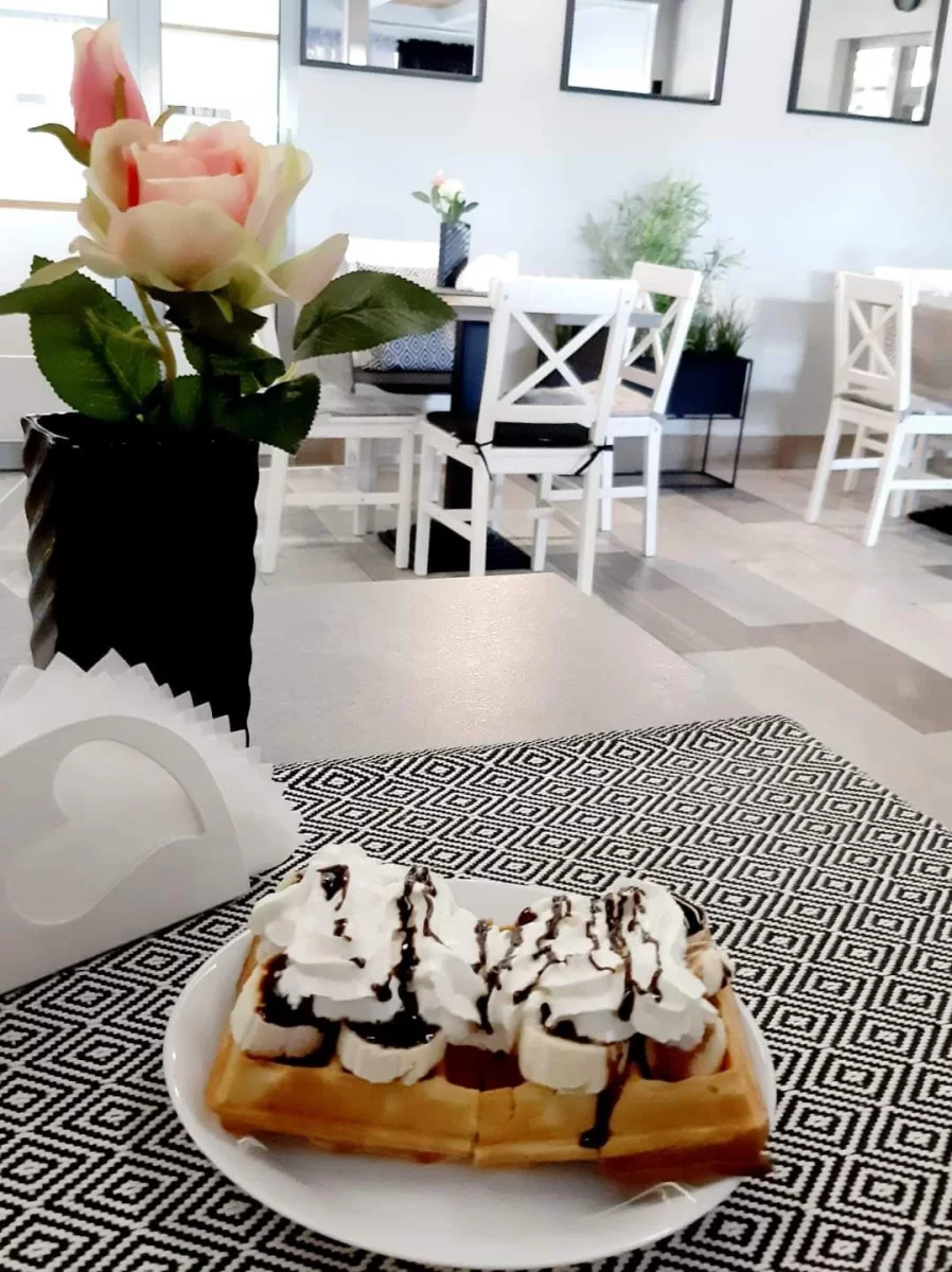 Odstąpię lokal gastronomiczny Kawiarenka w centrum Radlina na basenie