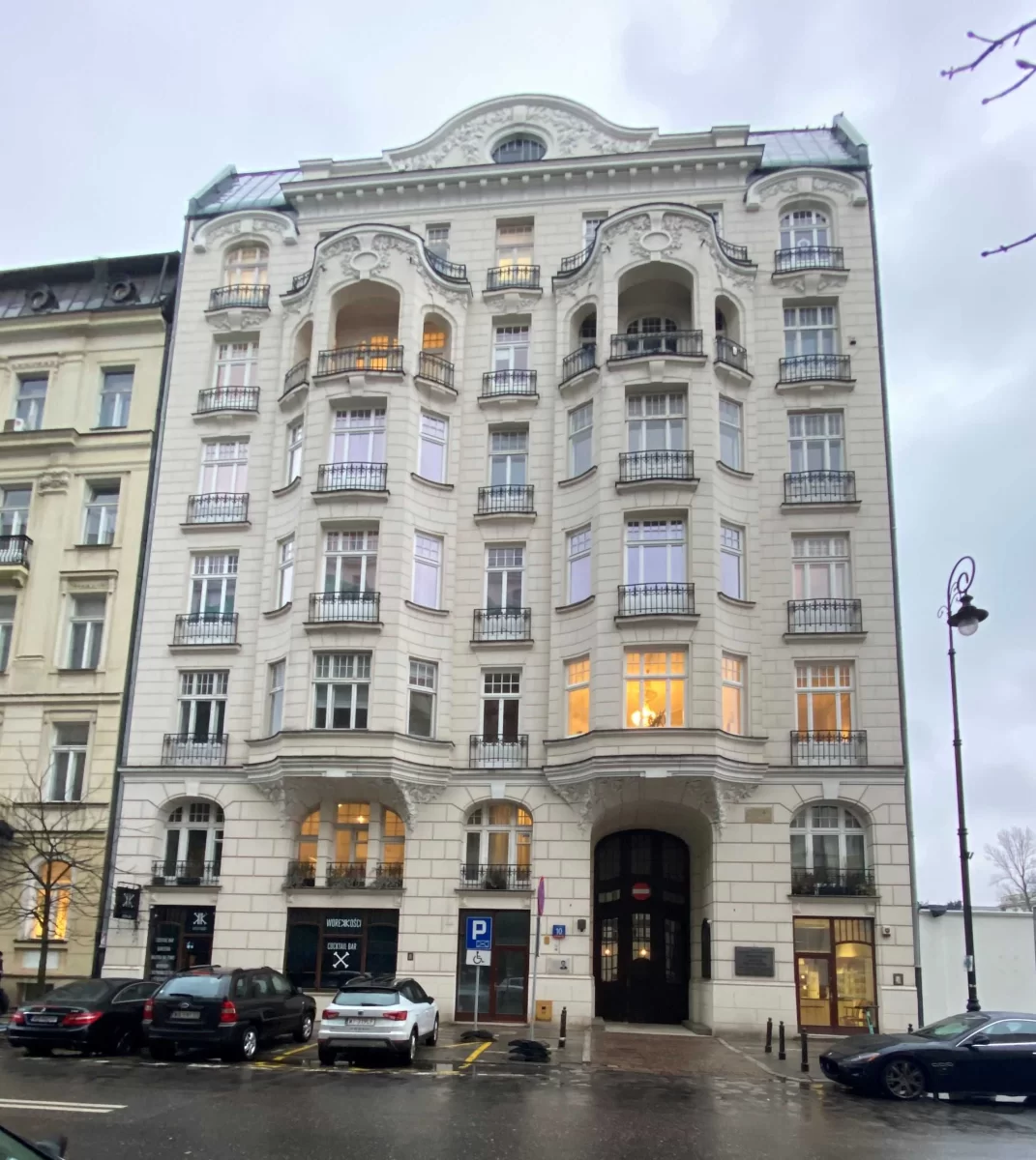 Wynajmę Lokal na biuro Warszawa w zabytkowej kamienicy - śródmieście.