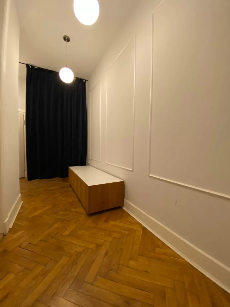 Wynajmę Lokal na biuro Warszawa w zabytkowej kamienicy - śródmieście.