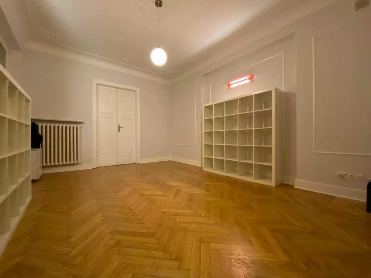 Wynajmę Lokal na biuro Warszawa w zabytkowej kamienicy - śródmieście.
