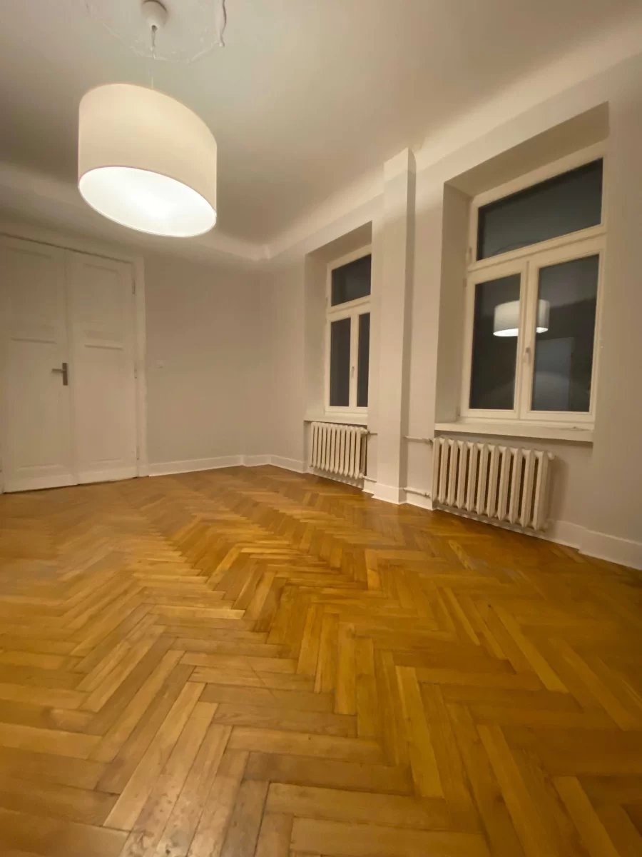 Wynajmę Lokal na biuro Warszawa w zabytkowej kamienicy - śródmieście.