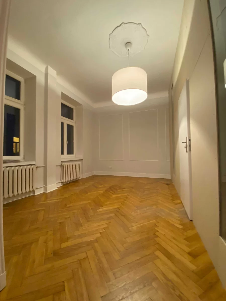 Wynajmę Lokal na biuro Warszawa w zabytkowej kamienicy - śródmieście.
