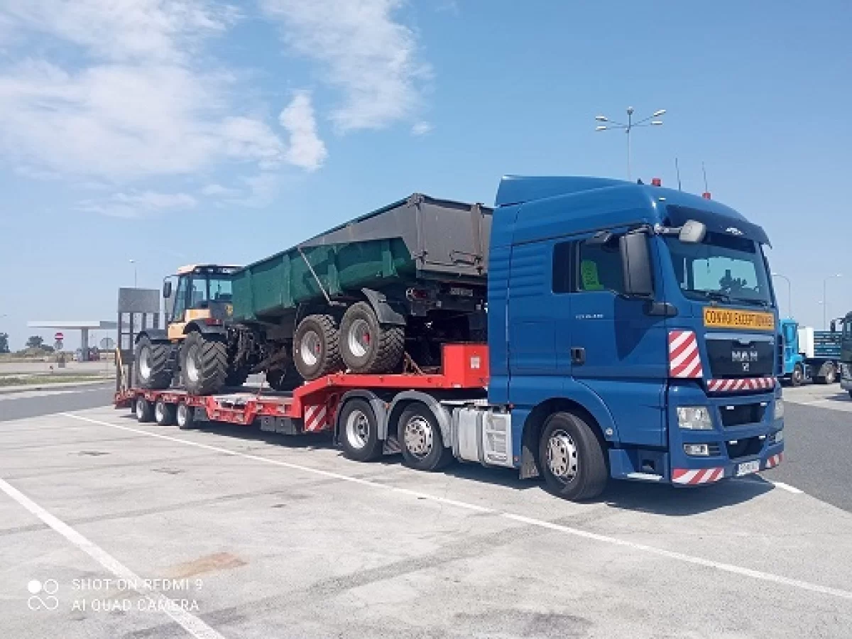 Transport maszyn budowlanych koparki ciągniki niskopodwozie