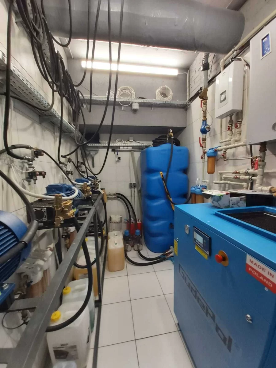 Sprzedam ręczną wysoce wyspecjalizowaną myjnię samochodową