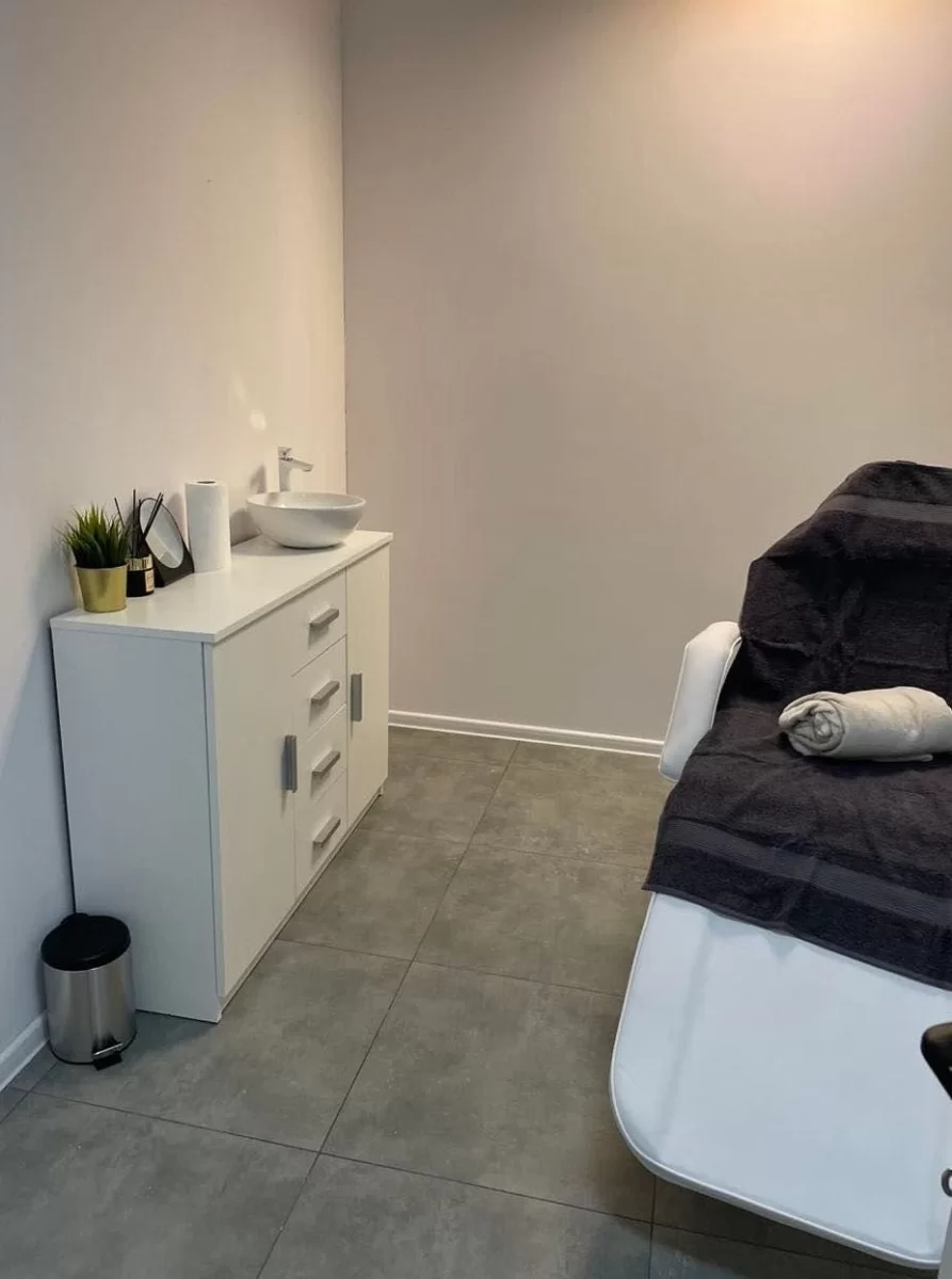 Odstąpię, odsprzedam salon fryzjerski kosmetyczny Kraków