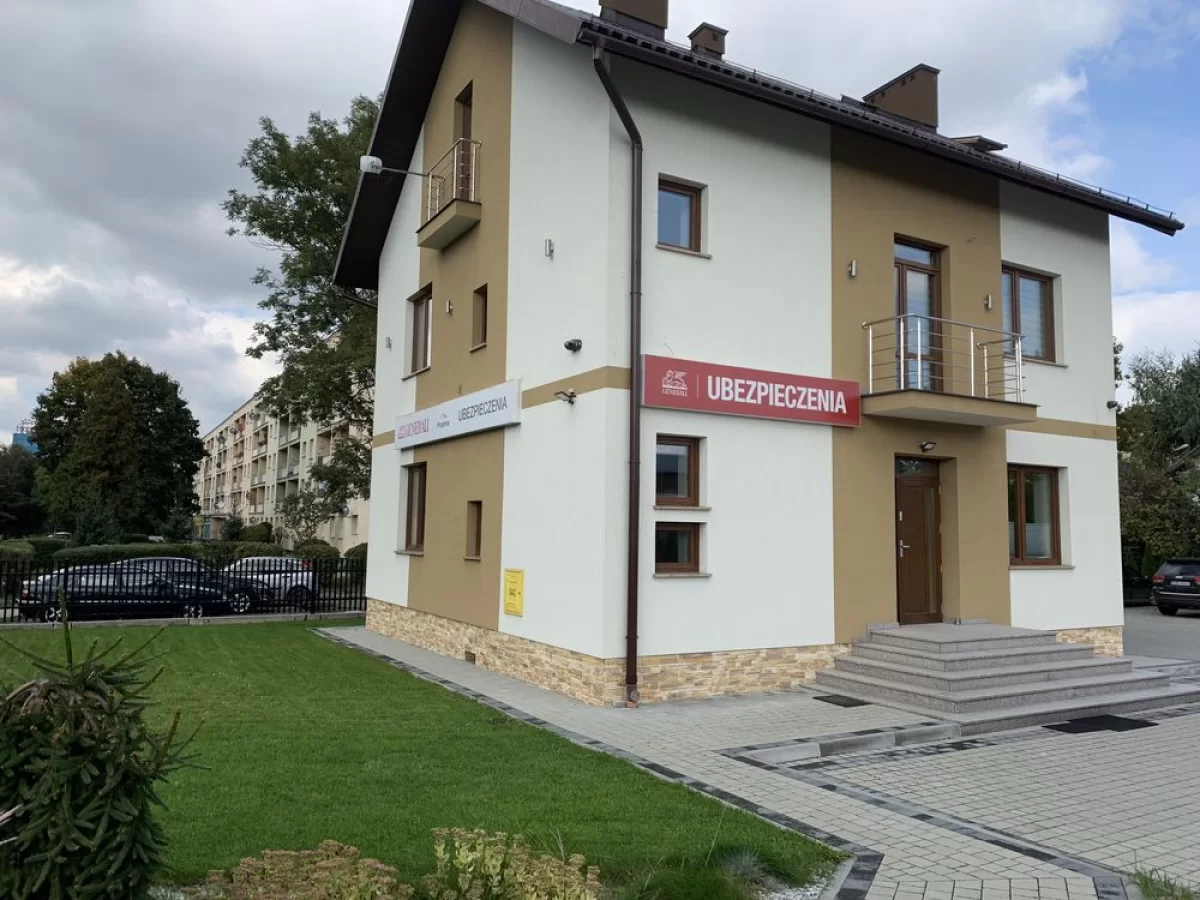 Do wynajęcia lokal użytkowy Nowy Sącz Ignacego Krasickiego 1 —- parking